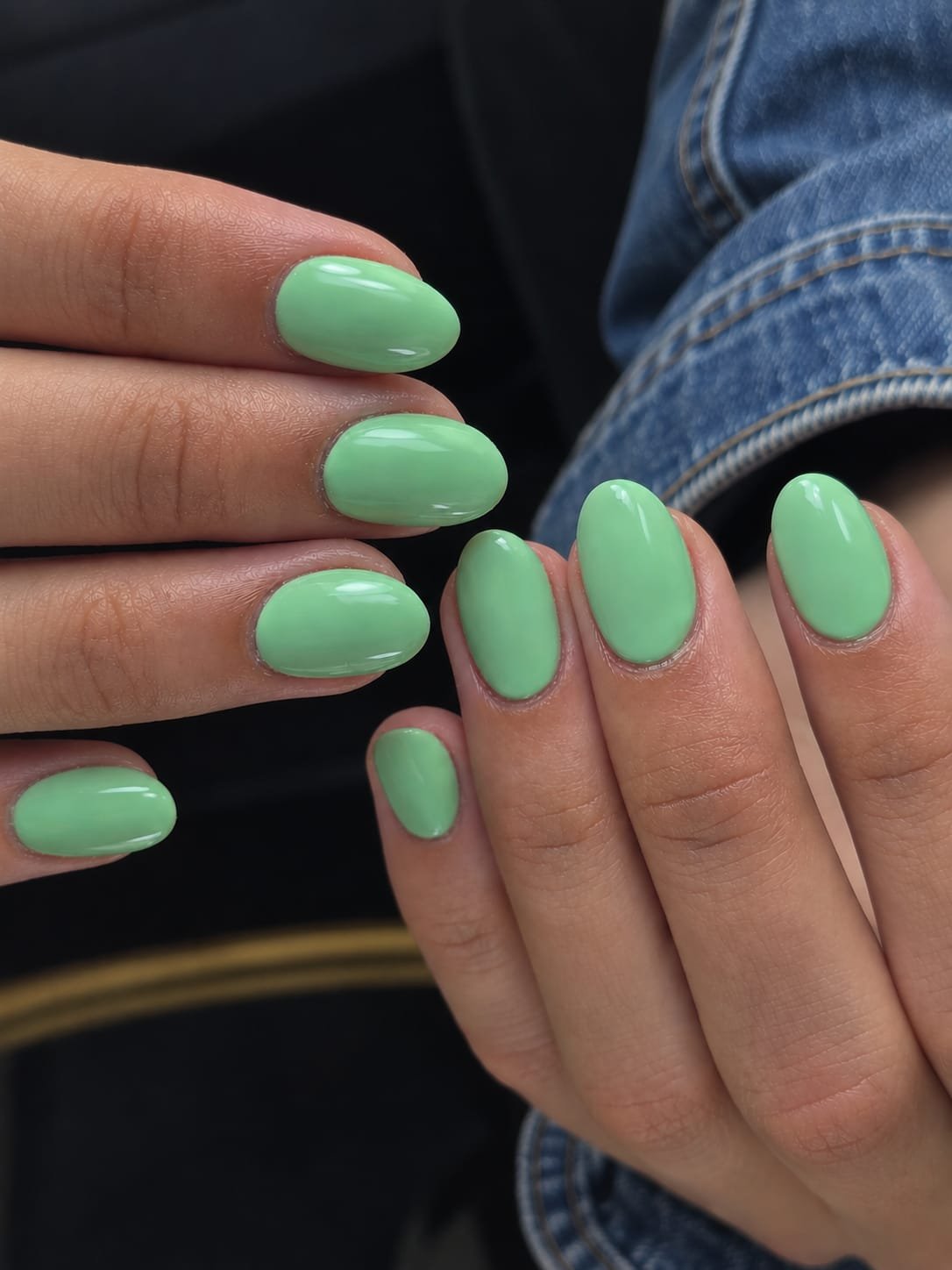 Un verde menta que enamora.  Retiro de esculpidas + kapping en gel, con un tono delicado, fresco y súper elegante.