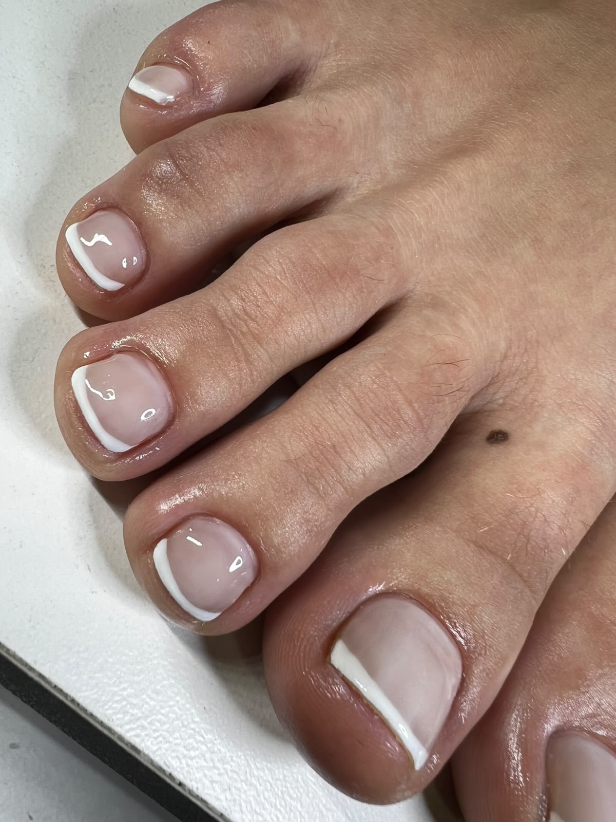 Pedicuría + belleza de pies + french