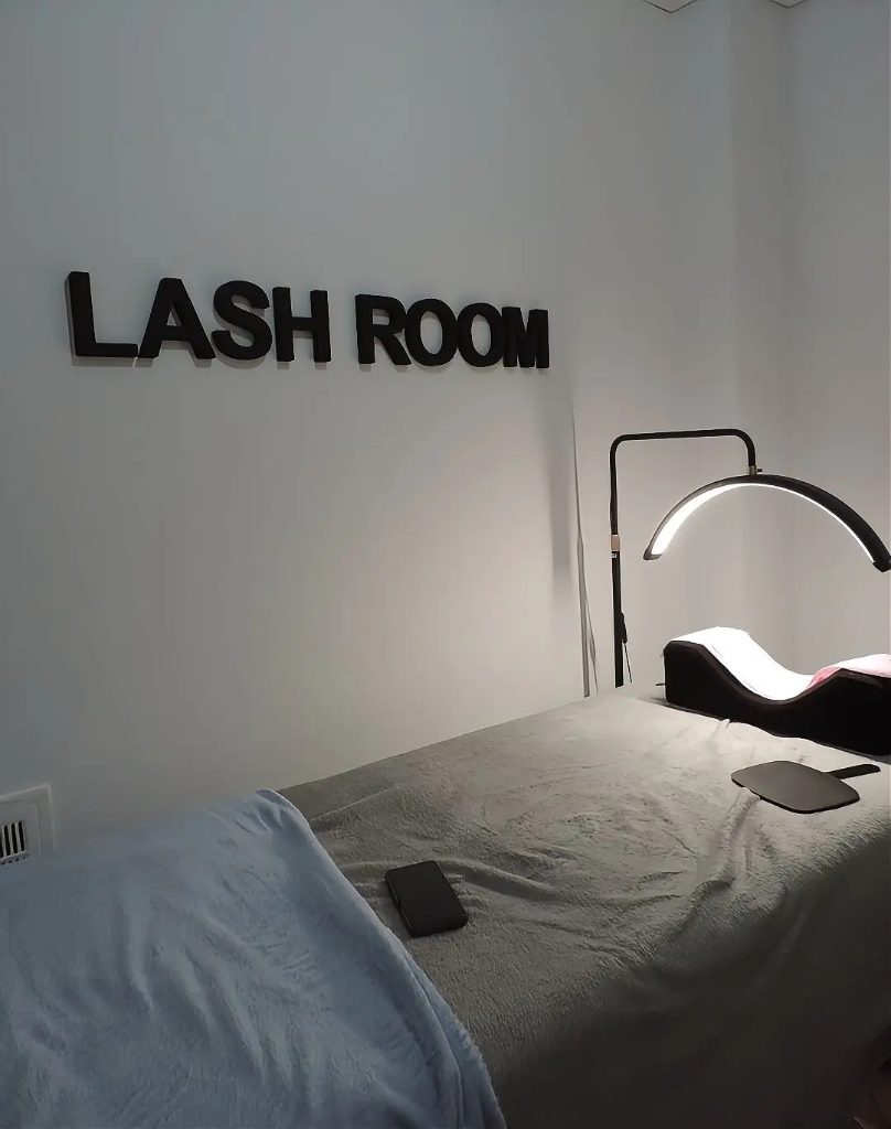 Lashroom